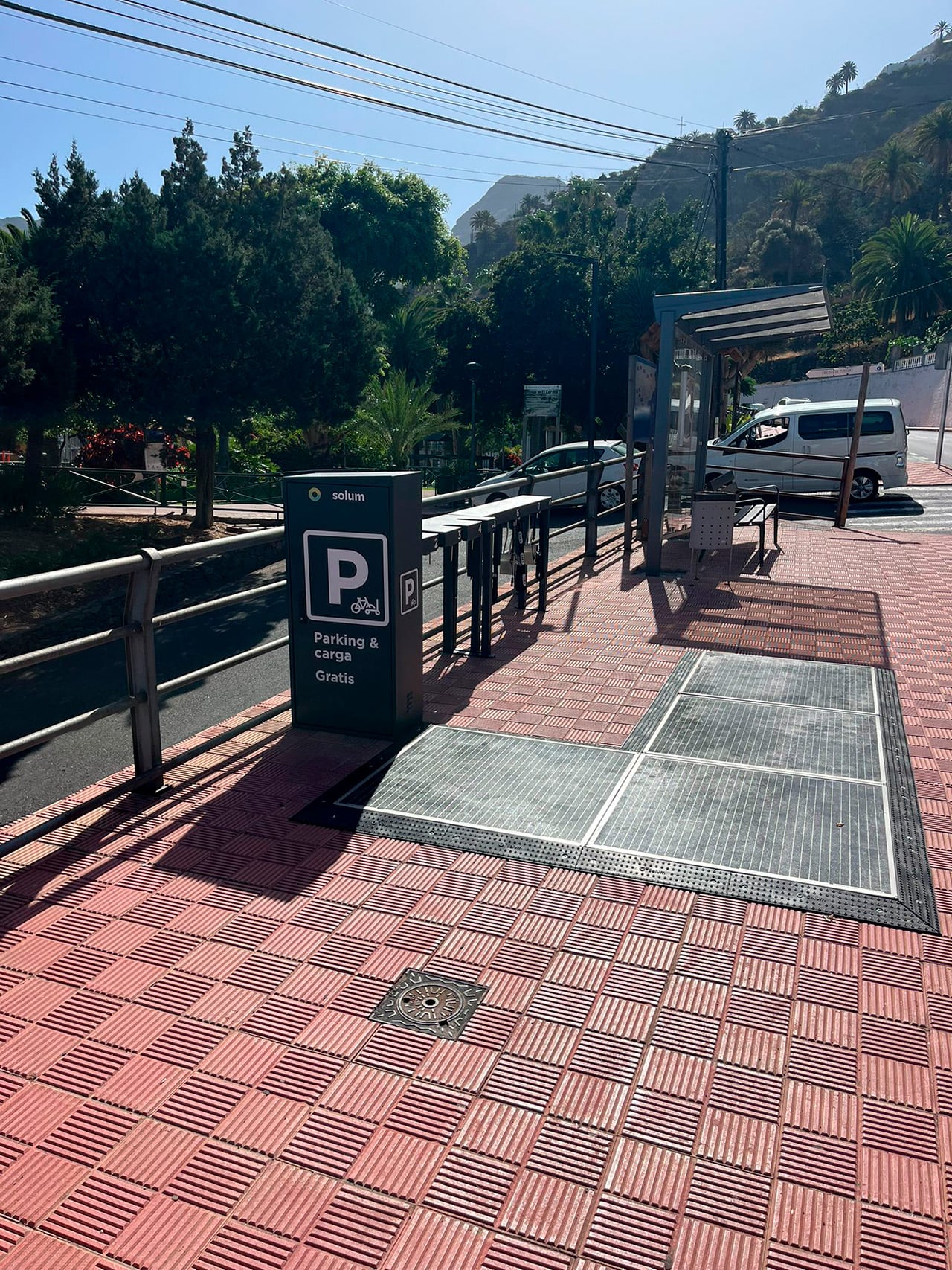 El Ayuntamiento de Hermigua concluye la dotación de mobiliario urbano en la Travesía